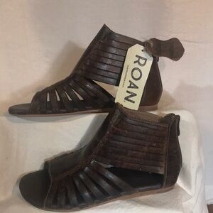 Roan gladiator sandals NWT
